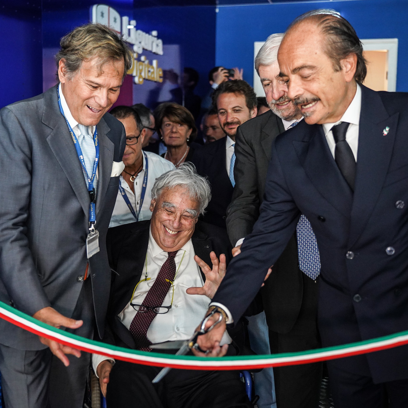 Il taglio del nastro del nuovo Soc&Noc di Liguria Digitale (da sx Greco, Castanini, Bucci, Butti)  