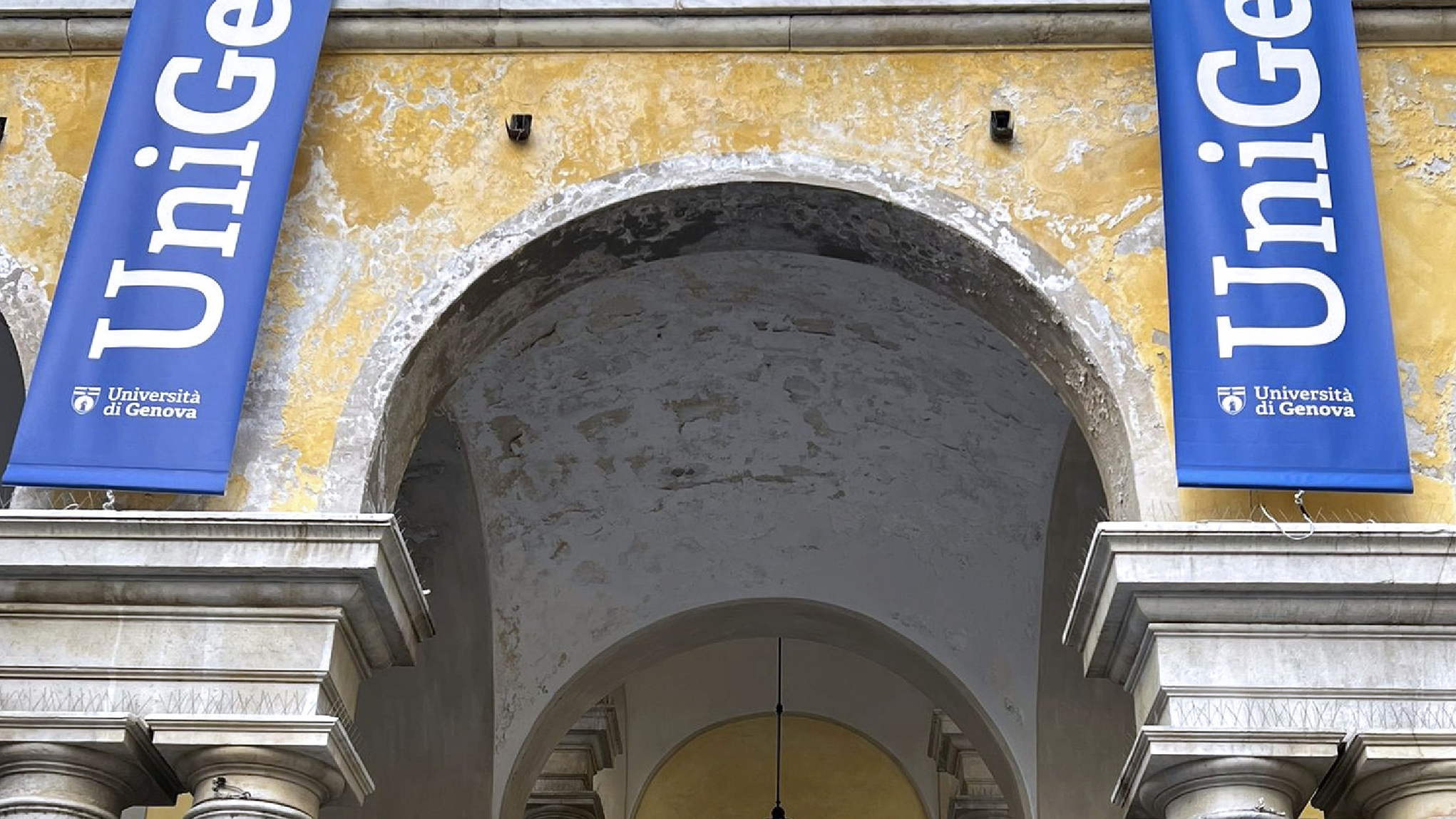 L'ingresso del cortile di via Balbi 5, sede di UniGe